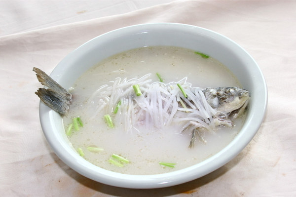 產婦鯽魚湯
