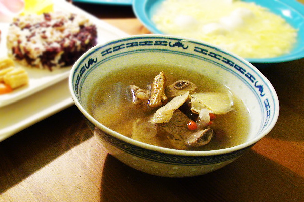 杜仲燉子雞