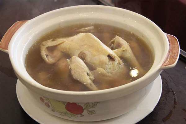 花旗參田七雞湯