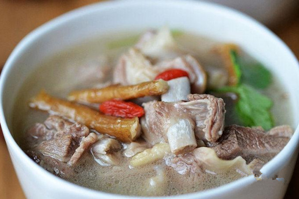 黃芪薑片羊肉湯
