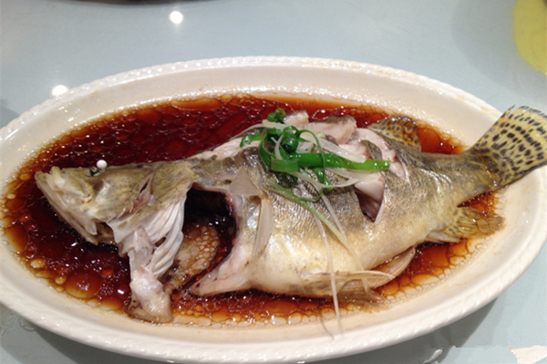 清蒸鱖魚的做法_鱖魚的營養功效_選購技巧 清蒸鱖魚