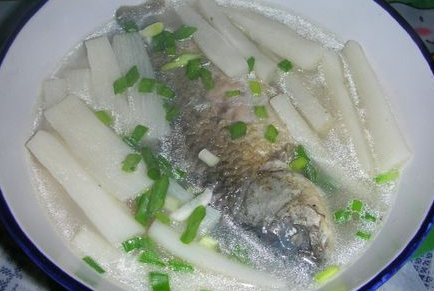 淮山百合鯽魚湯