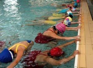 成年人怎樣自學遊泳
