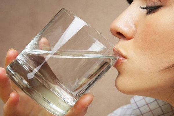 喝水誤區有哪些_一天需要喝多少水_怎麼喝水才對