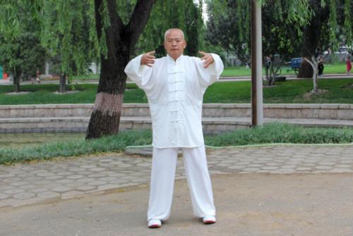 學習24式太極拳 從練好站莊開始