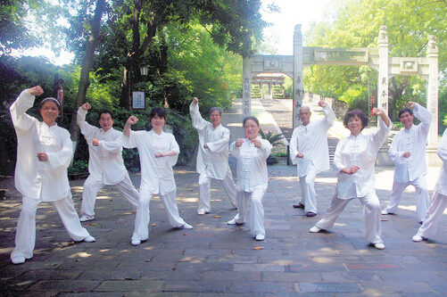 太極拳運動是全身運動 脊柱行拳可以養生祛病